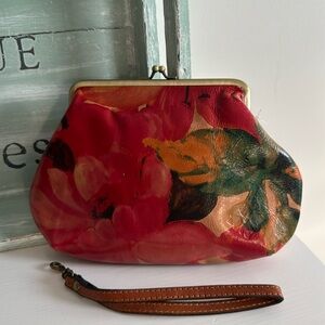 Patricia Nash Kiss Lock Pink Red Green Floral Wristlet NWOT